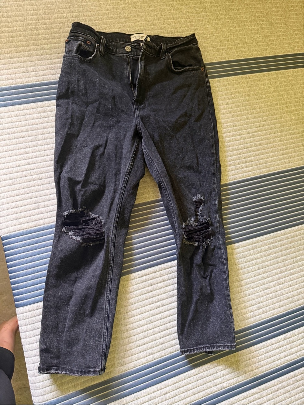 Abercrombie Black Distressed Ripped Knee Jean capris